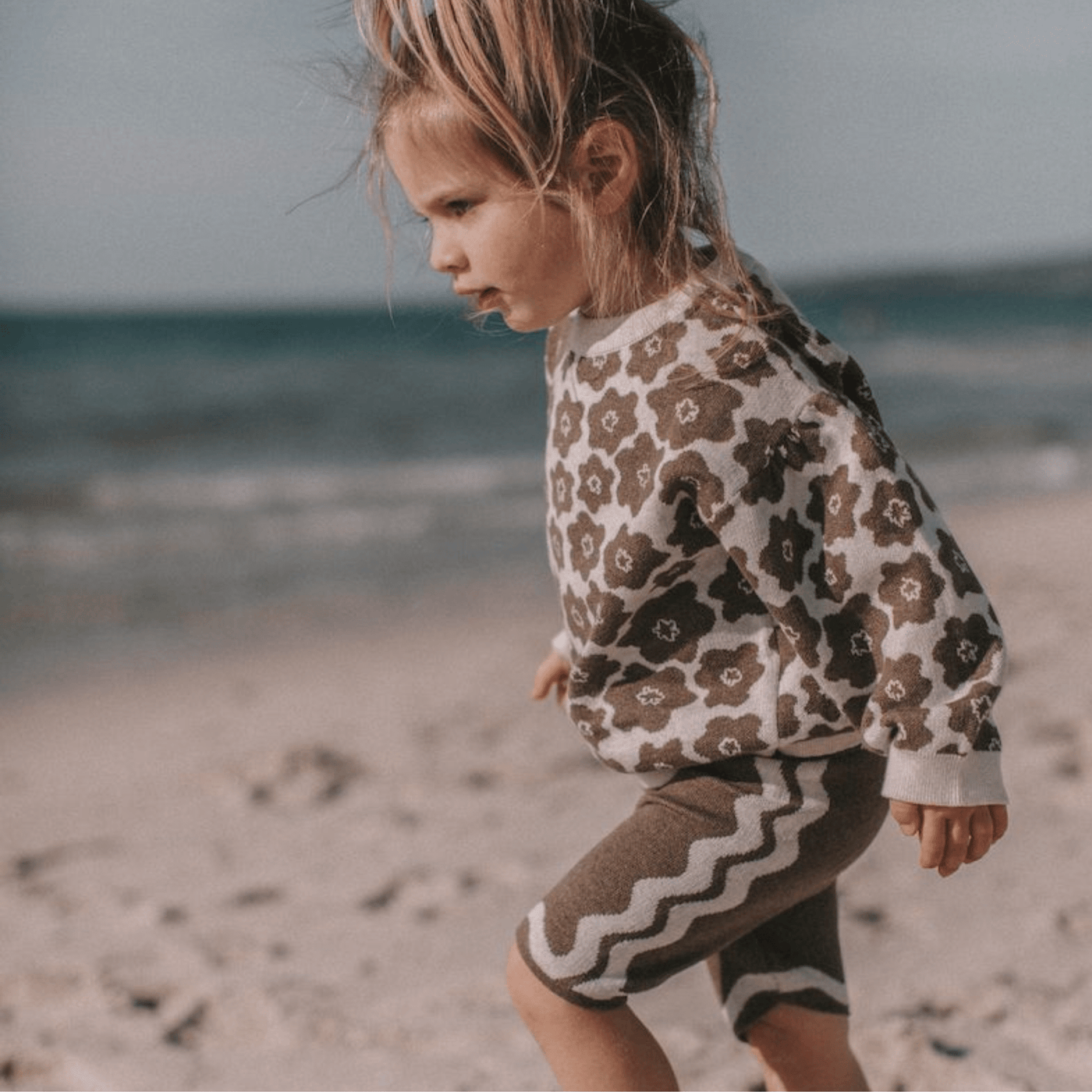 Grown Knitted Pull Over Flower Drum